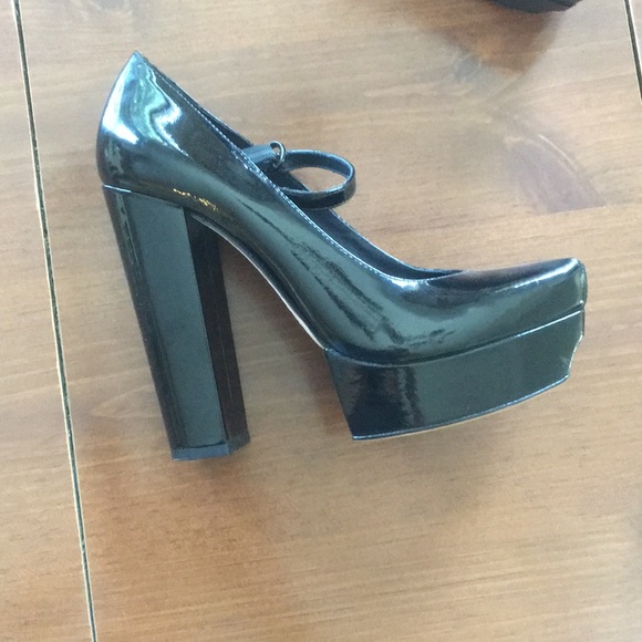 Alice and Olivia Mary Jane shoes - Picture 2 of 4